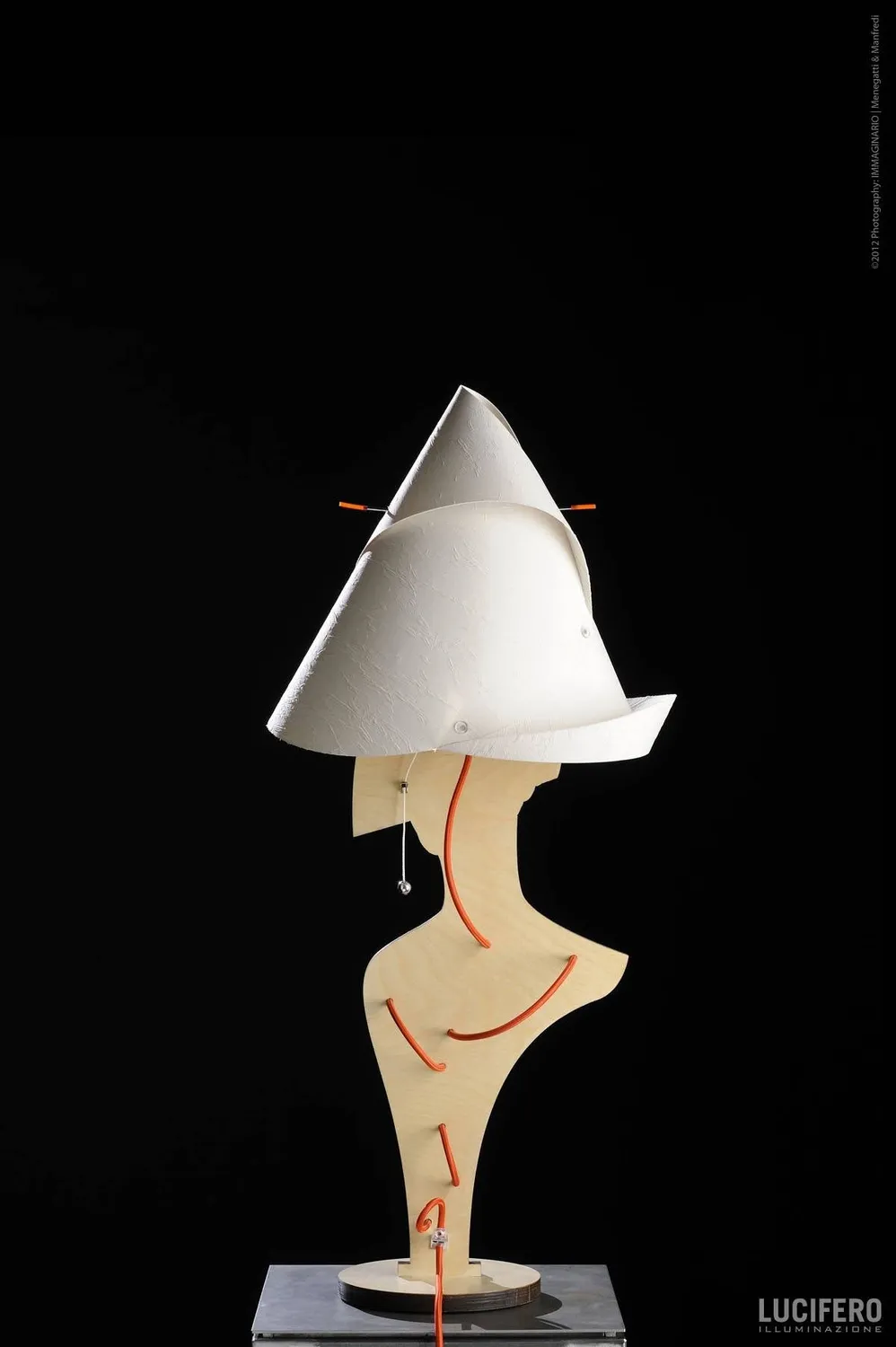 Lucifero Upset Dania lampada da tavolo legno beige