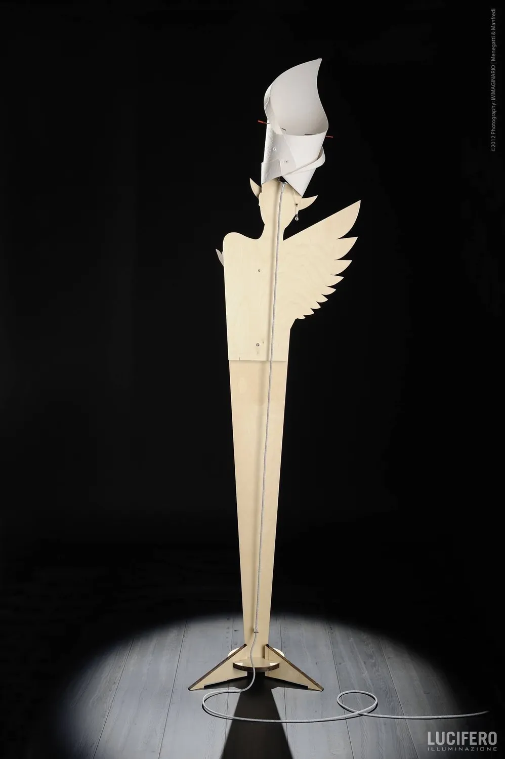 Lucifero Upset Design Azhue lampada terra legno alta E27
