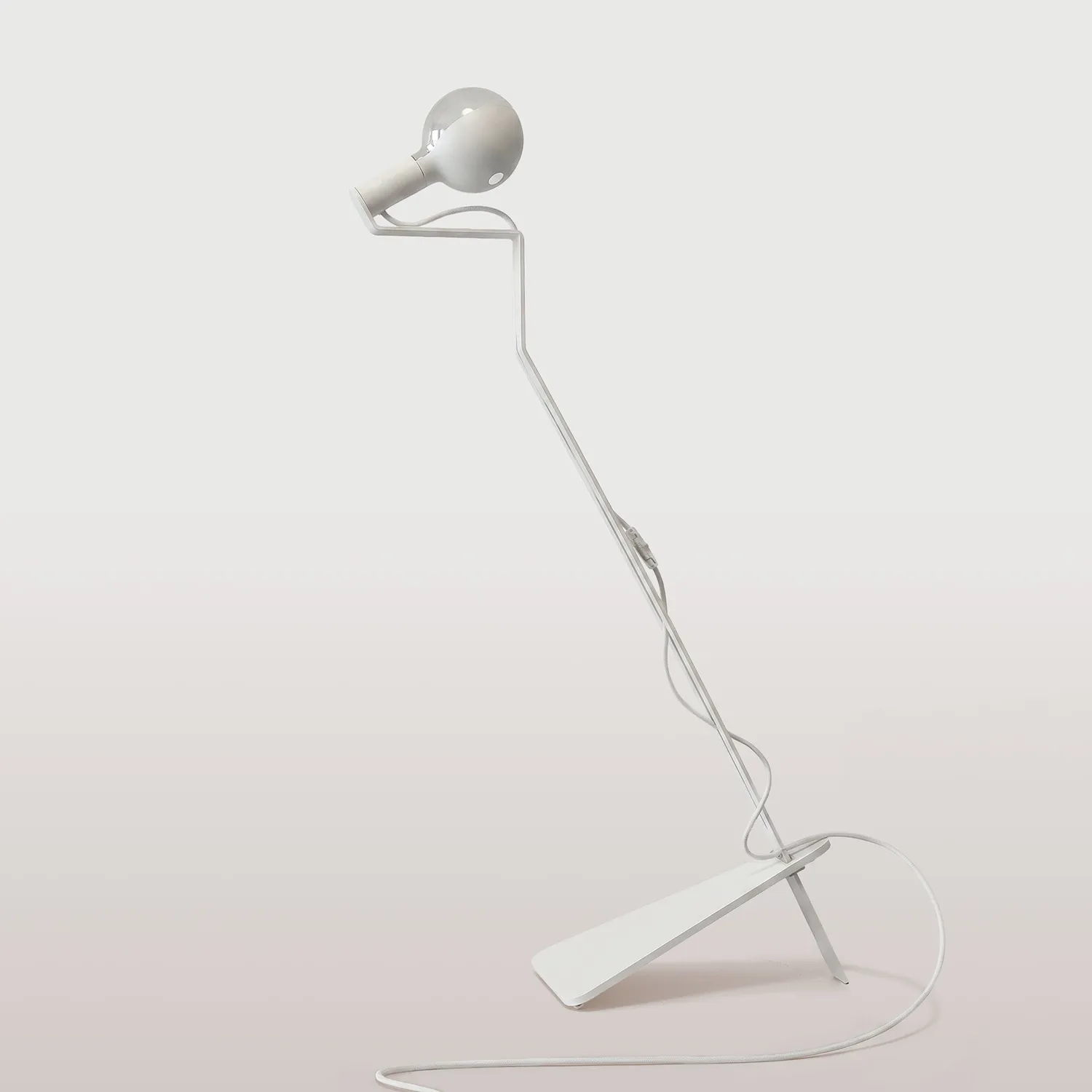 Creative Cables Filotto Mario Talia lampada terra bianca con lampadina