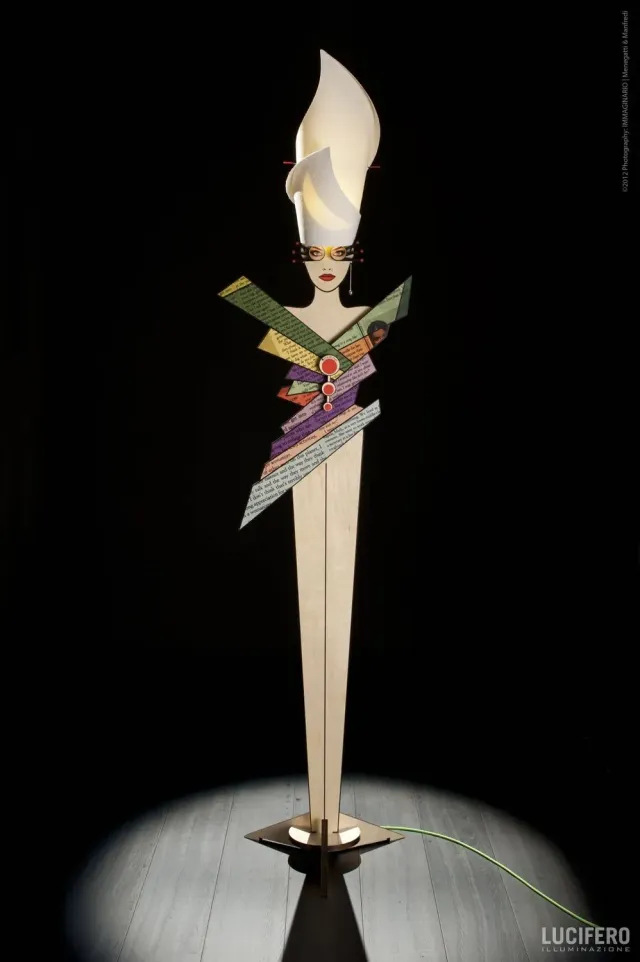 Lucifero Upset Brenda lampada da terra legno 221 cm