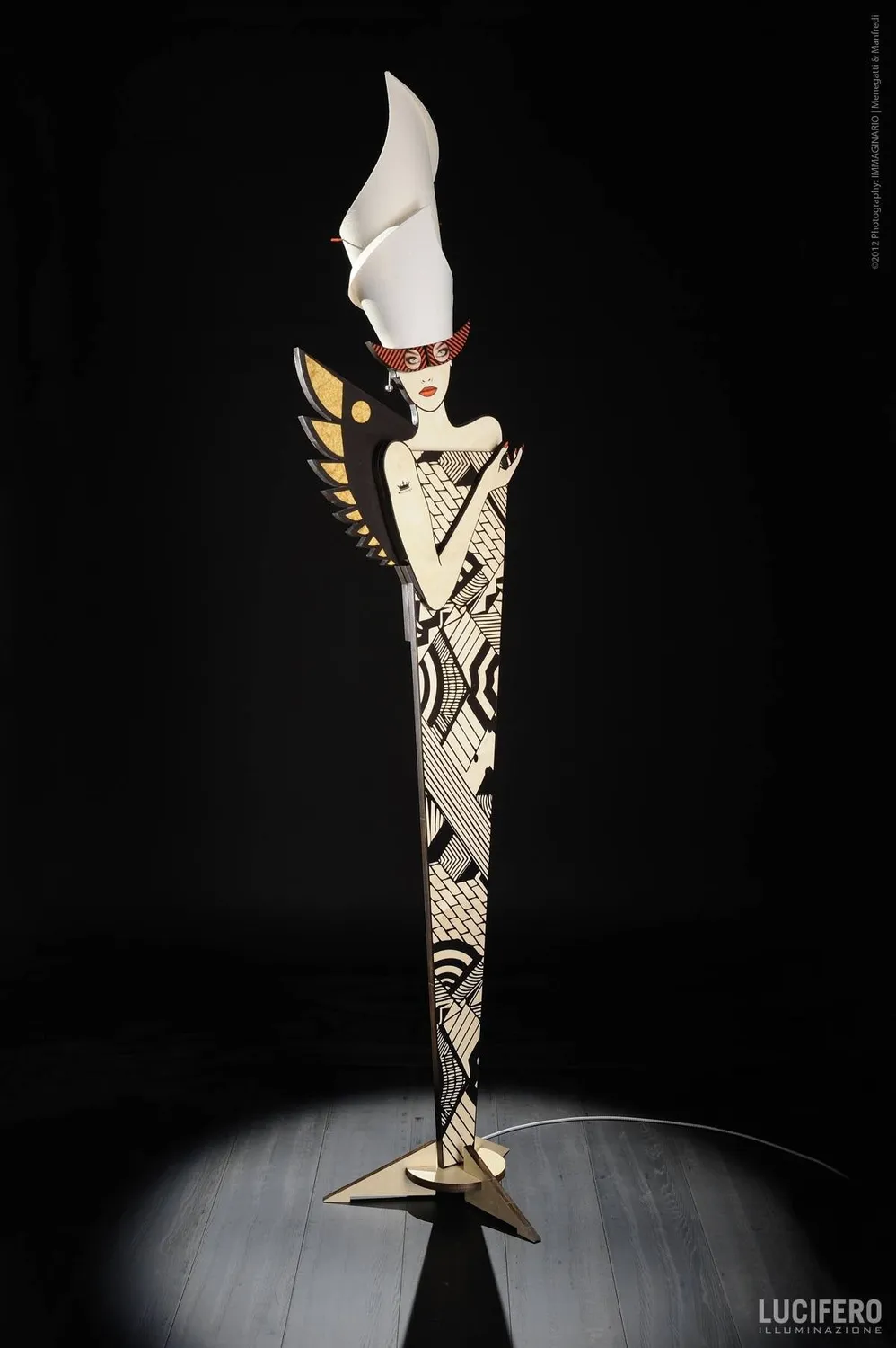 Lucifero Upset Design Azhue lampada terra legno alta E27