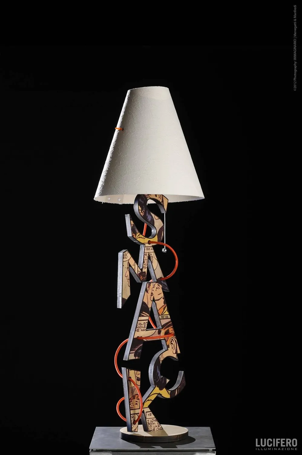 Lucifero Upset Smack lampada da tavolo legno 32x99 cm
