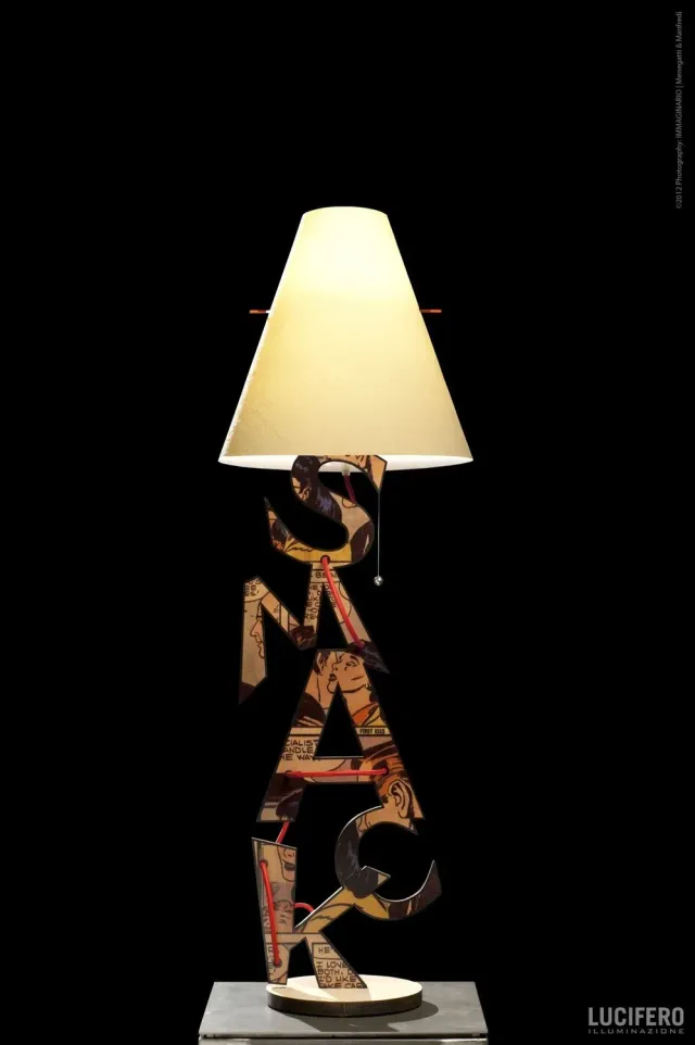 Lucifero Upset Smack lampada da tavolo legno 32x99 cm