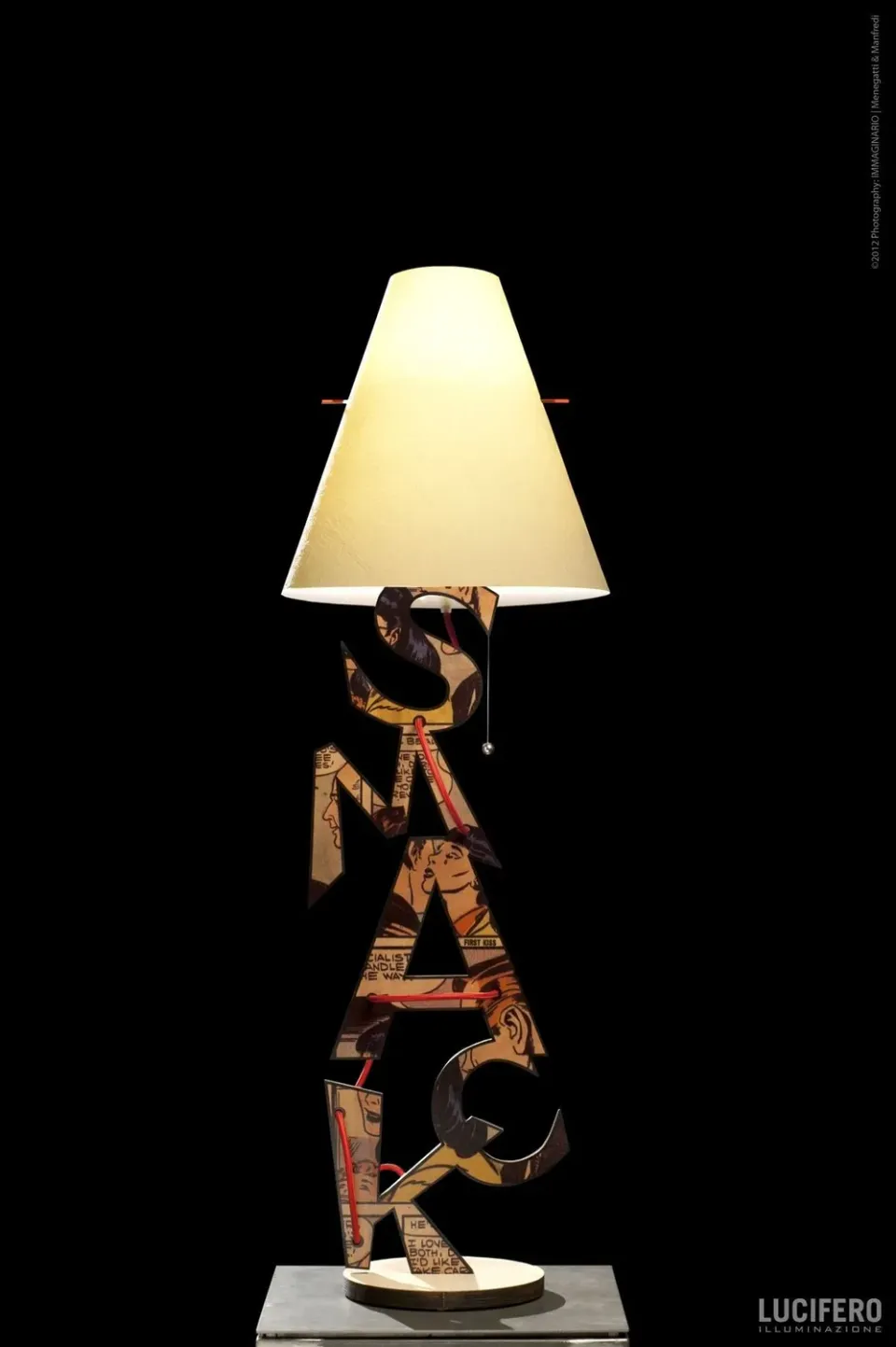 Lucifero Upset Smack lampada da tavolo legno 32x99 cm