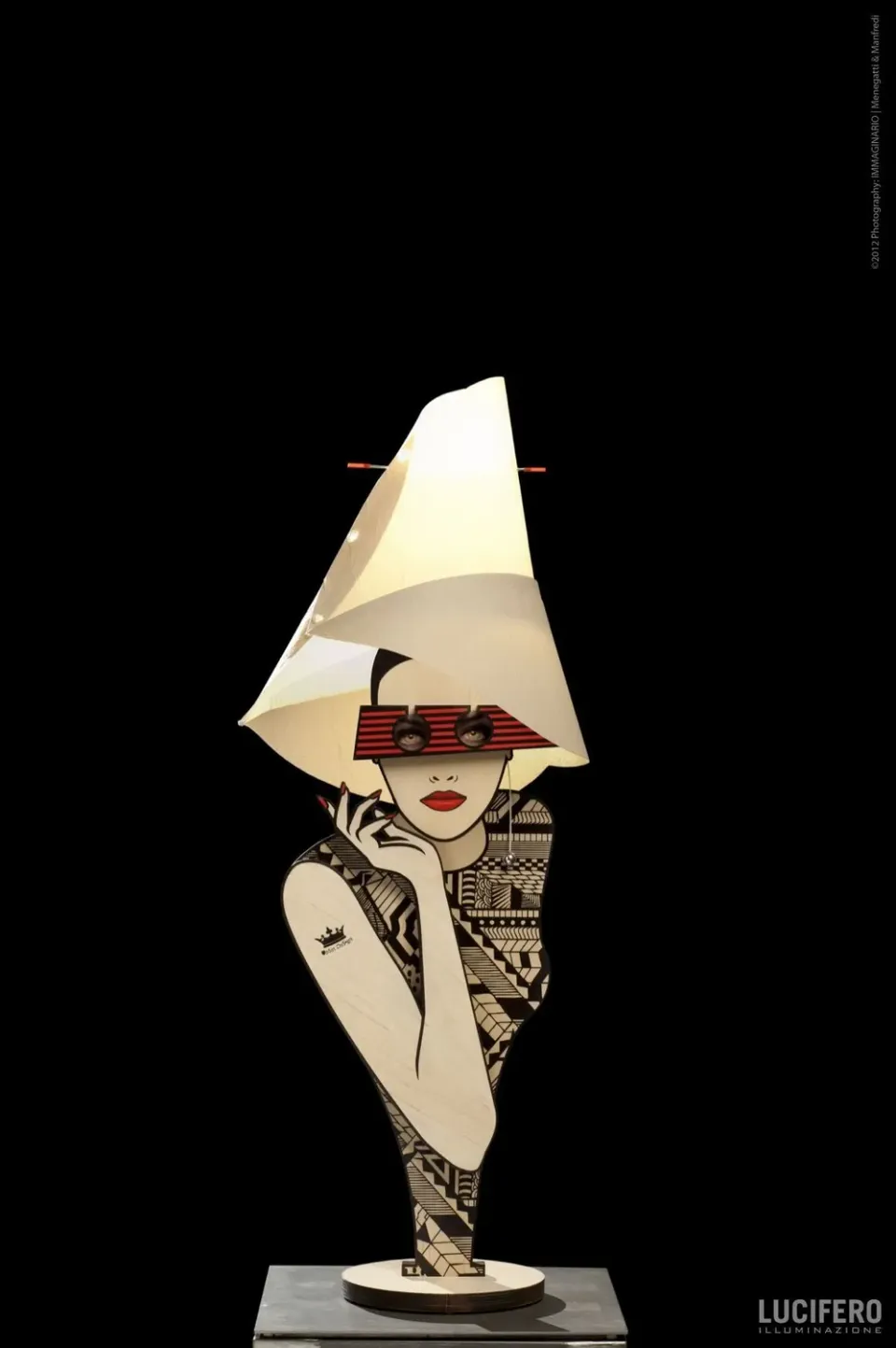 Lucifero Upset Lola lampada da tavolo legno 37x97 cm