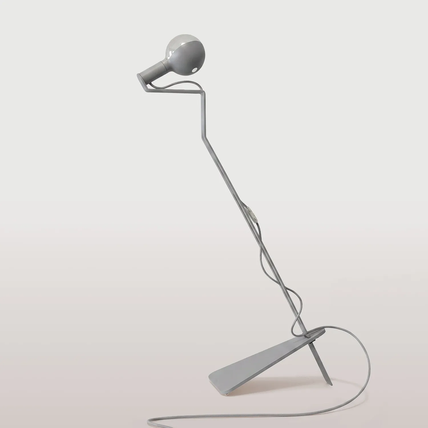 Creative Cables Mario Talia Piantana Grigia E27 con LED G125