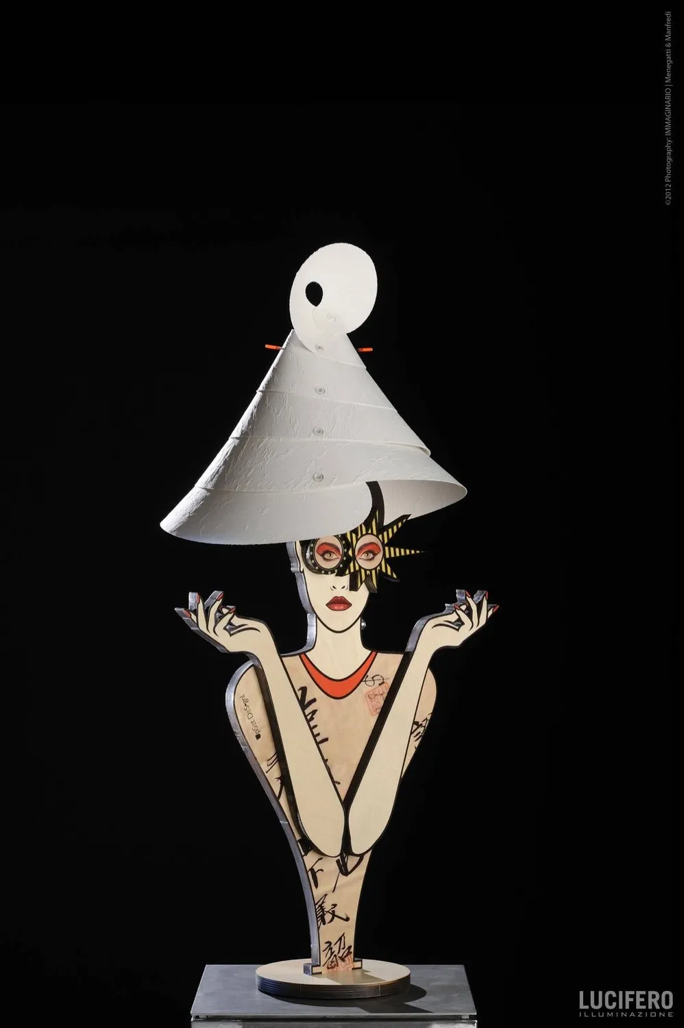 Lucifero Upset Gioia lampada da tavolo legno 97 cm