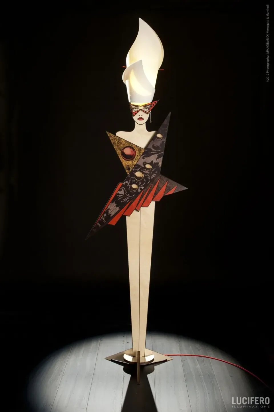 Lucifero Upset Xena lampada da terra legno 221 cm