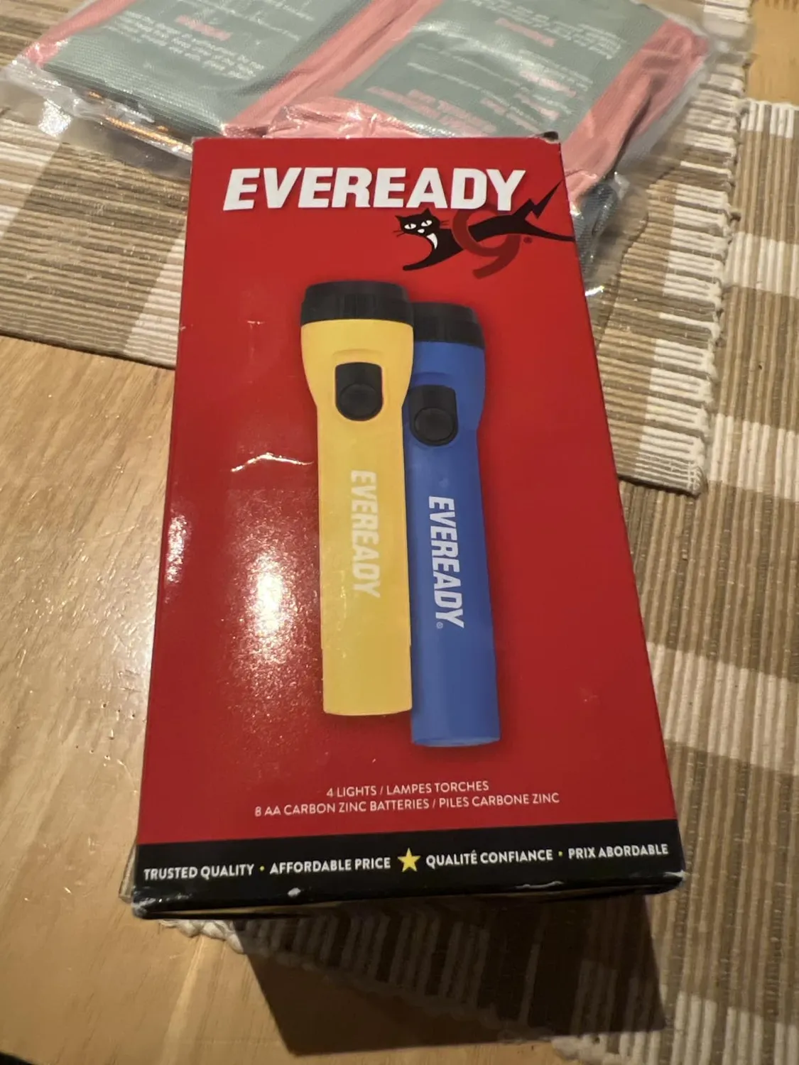 Eveready Torcia LED Super Luminosa Set 4 Pezzi con Pile