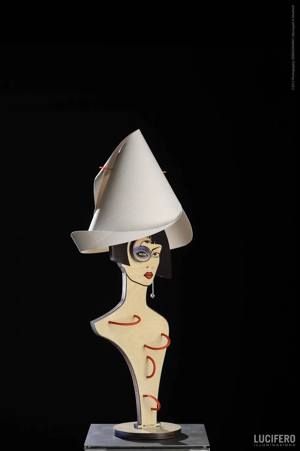 Lucifero Upset Dania lampada da tavolo legno beige