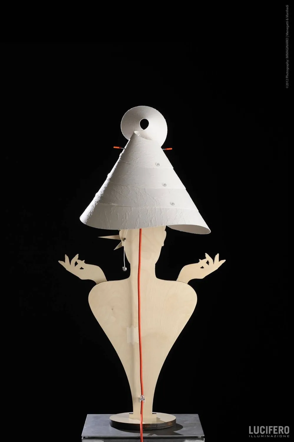 Lucifero Upset Gioia lampada da tavolo legno 97 cm